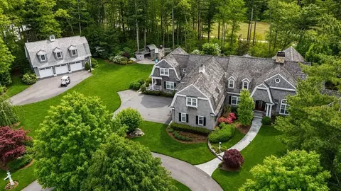 9 High Ridge Dr, Mattapoisett, MA 02739