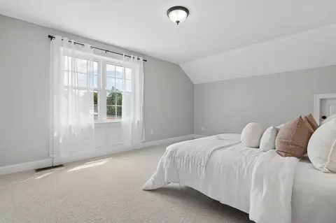 Bedroom - 129 Derby St, Worcester, MA 01604 photo 1 of 8
