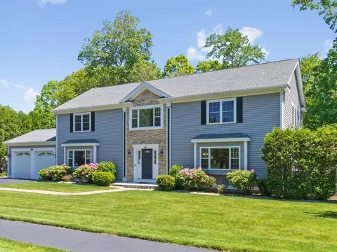 32 Lauricella Ln, Waltham, MA 02452