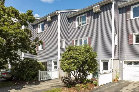 59 Seabury Cir #59, Hampton, NH 03842