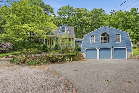 74 High St, Upton, MA 01568