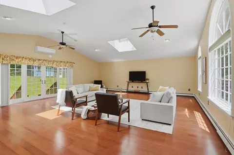 Living - 74 High St, Upton, MA 01568 photo 4 of 5