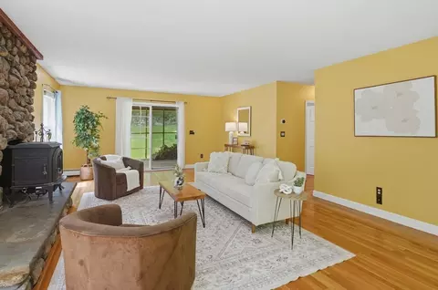 Living - 74 High St, Upton, MA 01568 photo 3 of 5