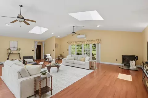 Other - 74 High St, Upton, MA 01568 photo 2 of 7