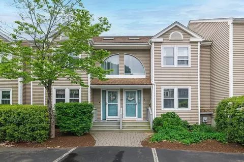 655 Pleasant St #4, Weymouth, MA 02189