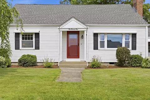 Exterior - 271 Wildermere St, Chicopee, MA 01020 photo 4 of 10