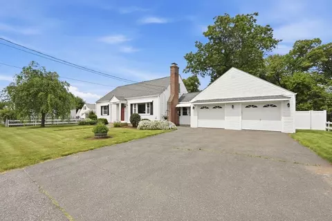 271 Wildermere St, Chicopee, MA 01020
