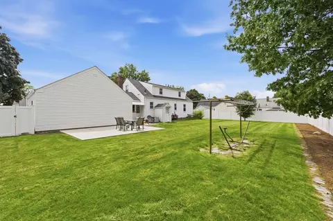 Exterior - 271 Wildermere St, Chicopee, MA 01020 photo 7 of 10