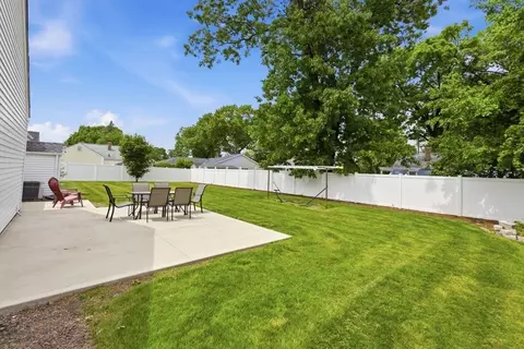 Exterior - 271 Wildermere St, Chicopee, MA 01020 photo 5 of 10