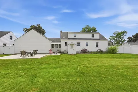 Exterior - 271 Wildermere St, Chicopee, MA 01020 photo 8 of 10