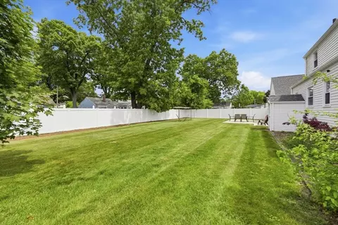 Exterior - 271 Wildermere St, Chicopee, MA 01020 photo 6 of 10