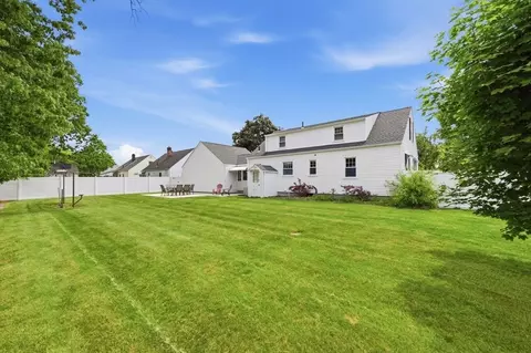 Exterior - 271 Wildermere St, Chicopee, MA 01020 photo 9 of 10