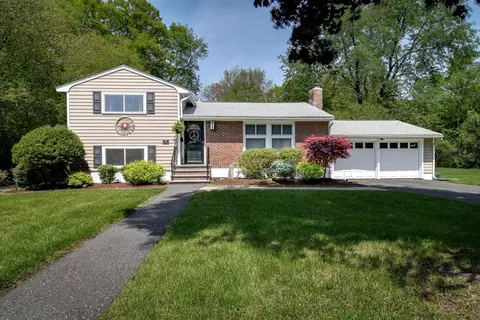 29 Little Tree Ln, Framingham, MA 01701