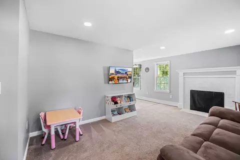 137 Lake Ave, Wareham, MA 02538 photo 3