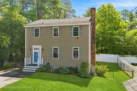 137 Lake Ave, Wareham, MA 02538