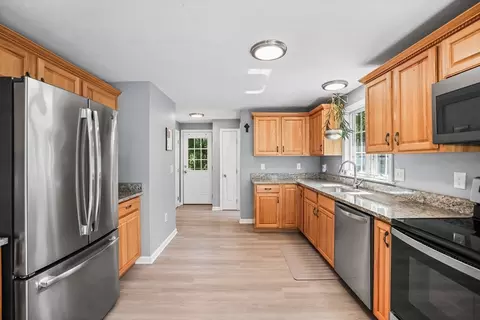 137 Lake Ave, Wareham, MA 02538 photo 9