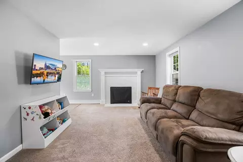 137 Lake Ave, Wareham, MA 02538 photo 2