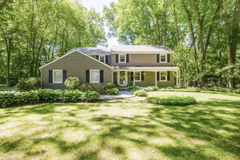 27 Tallwood Dr, Seekonk, MA 02771