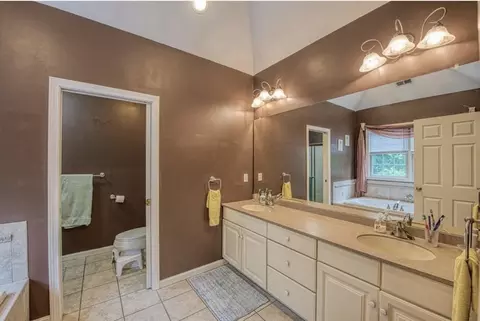 Bath - 6 Mohawk Rd, Raynham, MA 02767 photo 2 of 5