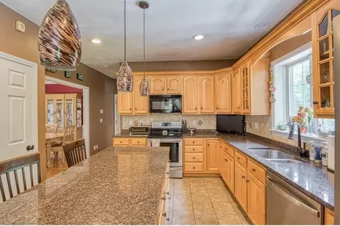 Kitchen - 6 Mohawk Rd, Raynham, MA 02767 photo 2 of 3