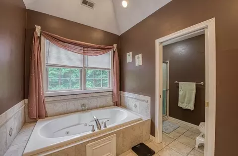 Bath - 6 Mohawk Rd, Raynham, MA 02767 photo 3 of 5