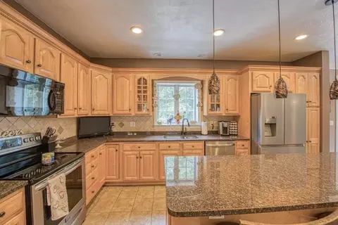 Kitchen - 6 Mohawk Rd, Raynham, MA 02767 photo 1 of 3