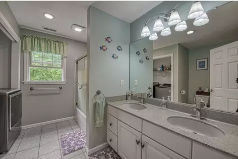 Bath - 6 Mohawk Rd, Raynham, MA 02767 photo 4 of 5