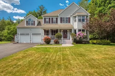 6 Mohawk Rd, Raynham, MA 02767