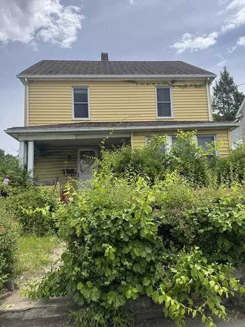 220 South St, Holyoke, MA 01040