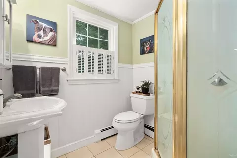 Bath - 3 Berkeley Rd, Wellesley, MA 02482 photo 1 of 3