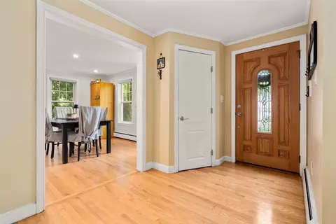 Entry Way - 3 Berkeley Rd, Wellesley, MA 02482 photo 2 of 2