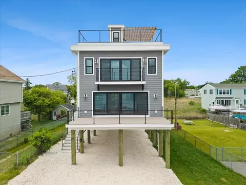 153 Edgewater Dr, Quincy, MA 02169