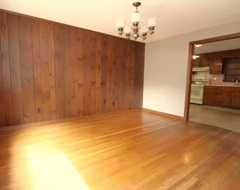 Living - 82 Pine Valley Dr, Dracut, MA 01826 photo 2 of 10