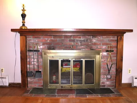 Living - 82 Pine Valley Dr, Dracut, MA 01826 photo 10 of 10