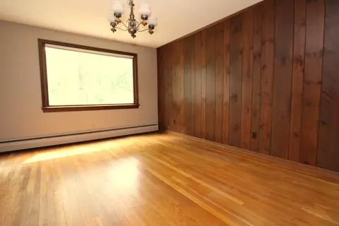 Living - 82 Pine Valley Dr, Dracut, MA 01826 photo 3 of 10