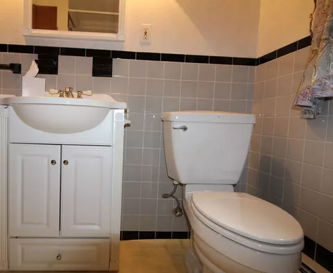 Bath - 82 Pine Valley Dr, Dracut, MA 01826 photo 2 of 5