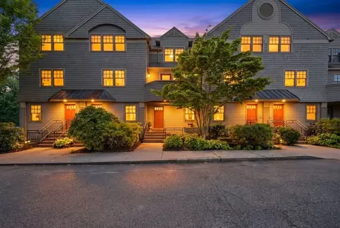 27 West St # 11, Beverly, MA 01915
