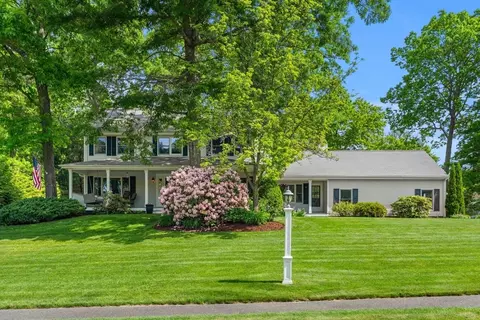 10 Captain Cir, Tewksbury, MA 01876