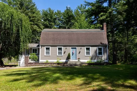178 Tremont St, Carver, MA 02330