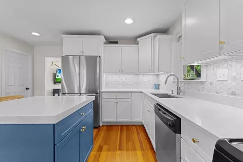 73 Pleasant St #73, Milton, MA 02186