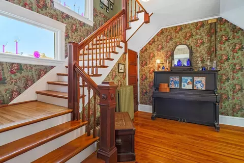 Entry Way - 1 Ashmore Rd, Worcester, MA 01602 photo 3 of 7
