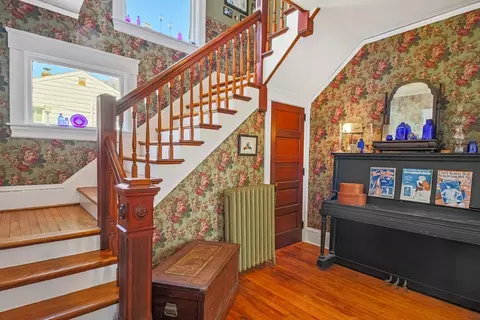 Entry Way - 1 Ashmore Rd, Worcester, MA 01602 photo 2 of 7