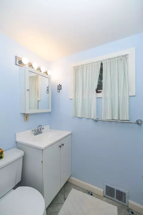 Bath - 7 Lighthouse Way, Gloucester, MA 01930 photo 2 of 2