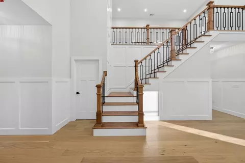 Entry Way - 345 Central Pike, Sutton, MA 01590 photo 3 of 8