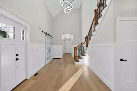 Entry Way - 345 Central Pike, Sutton, MA 01590 photo 4 of 8