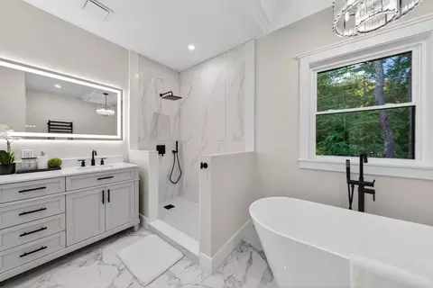 Bath - 345 Central Pike, Sutton, MA 01590 photo 3 of 7