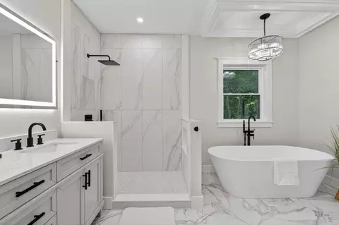Bath - 345 Central Pike, Sutton, MA 01590 photo 5 of 7