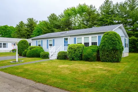 53 Country Dr, Bridgewater, MA 02324