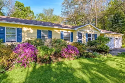 54 Deepwoods Dr, Amherst, MA 01002
