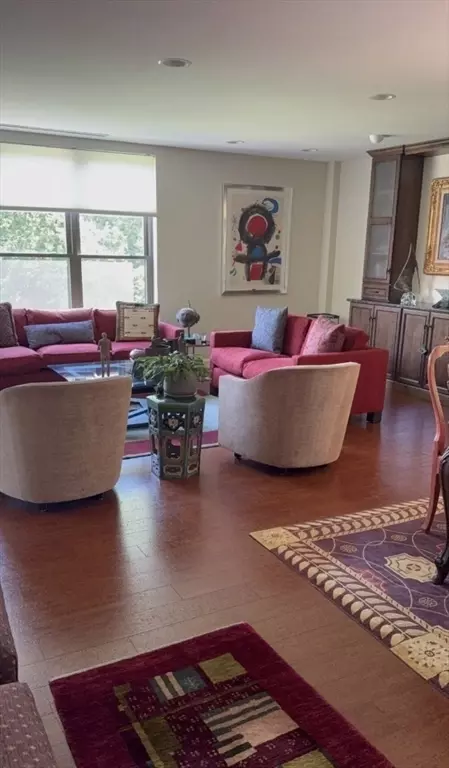 210 Nahanton #407, Newton, MA 02459